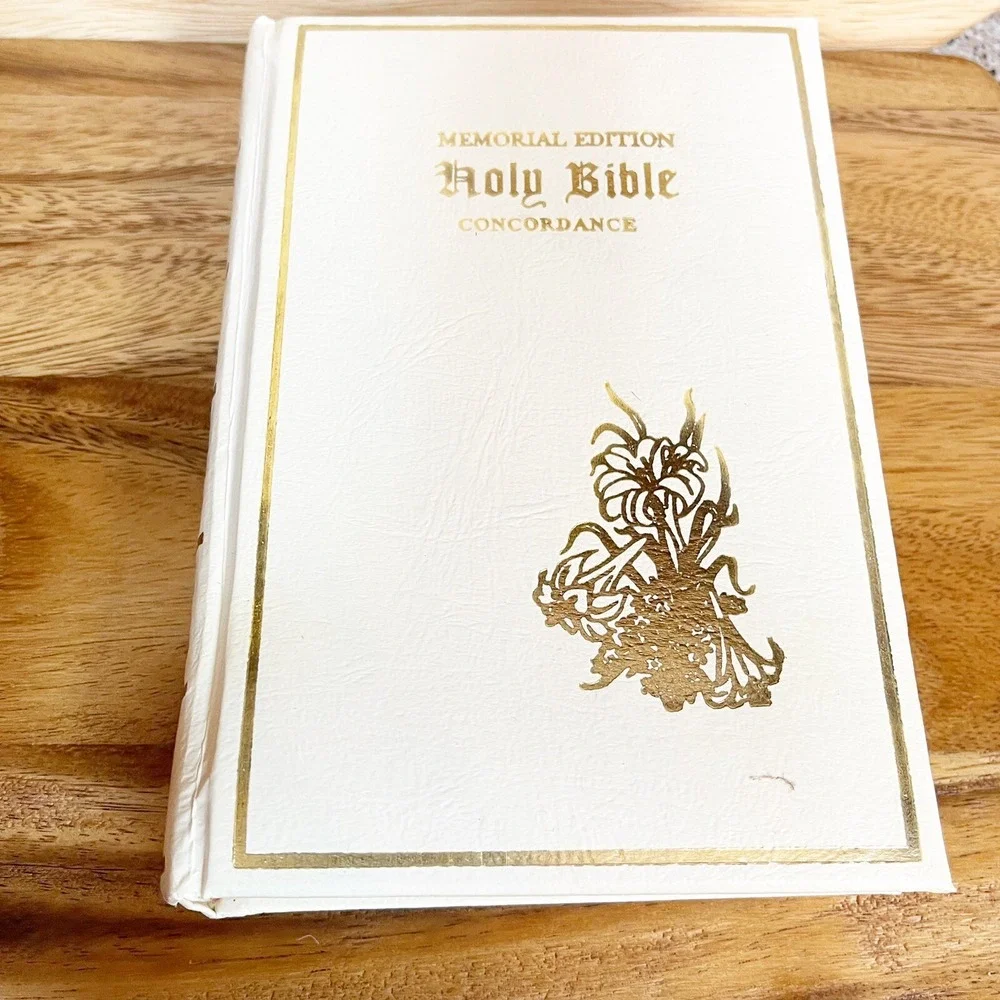 Vintage 1976 United Auto Memorial Holy Bible in Cedar Box KJV King James Version